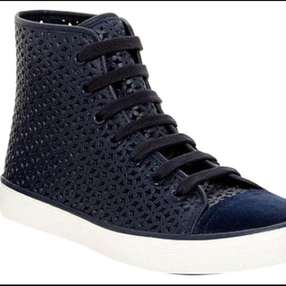Tory Burch
Navy High Top Floral Lace-up Sneaker